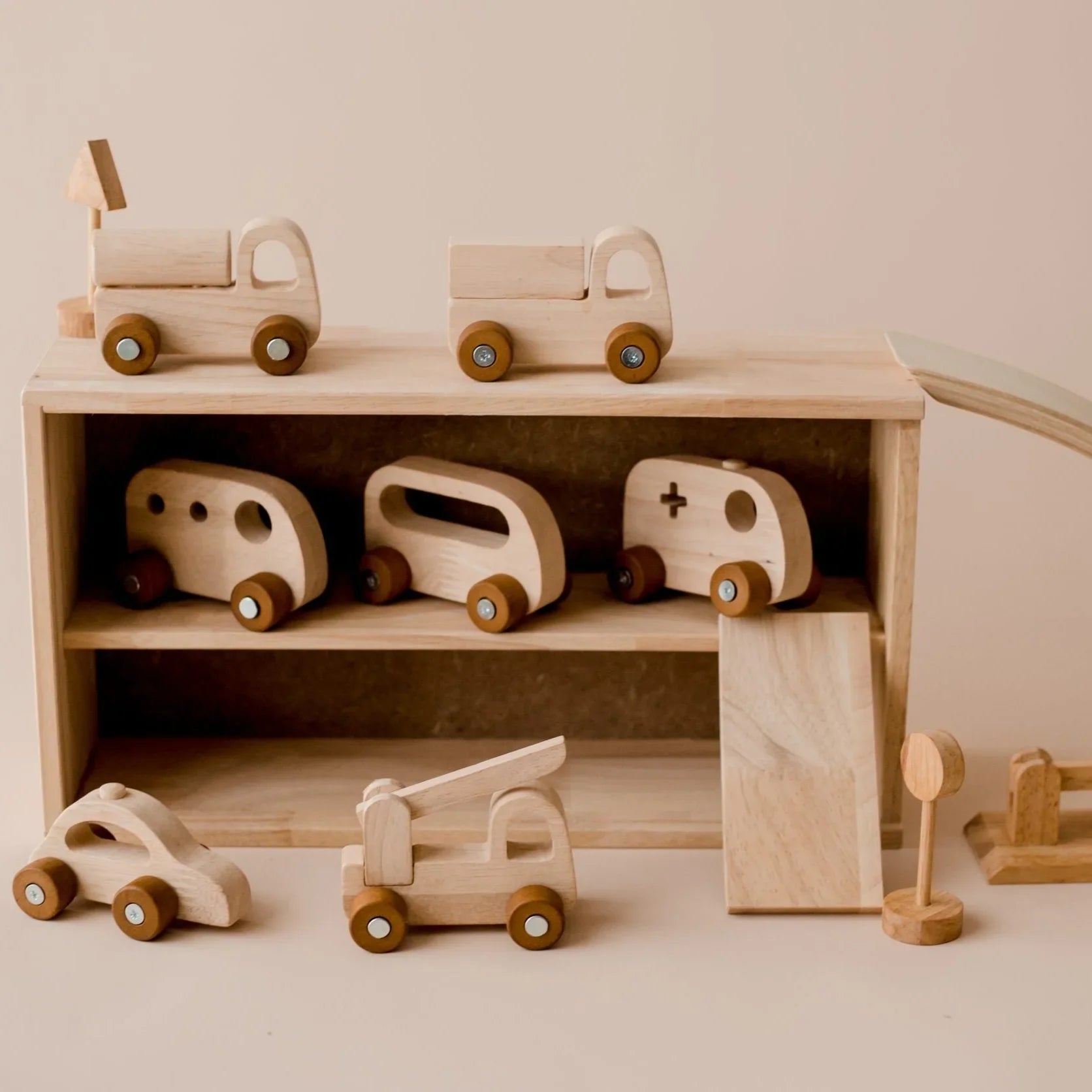 Kleinkind & Holzspielzeug