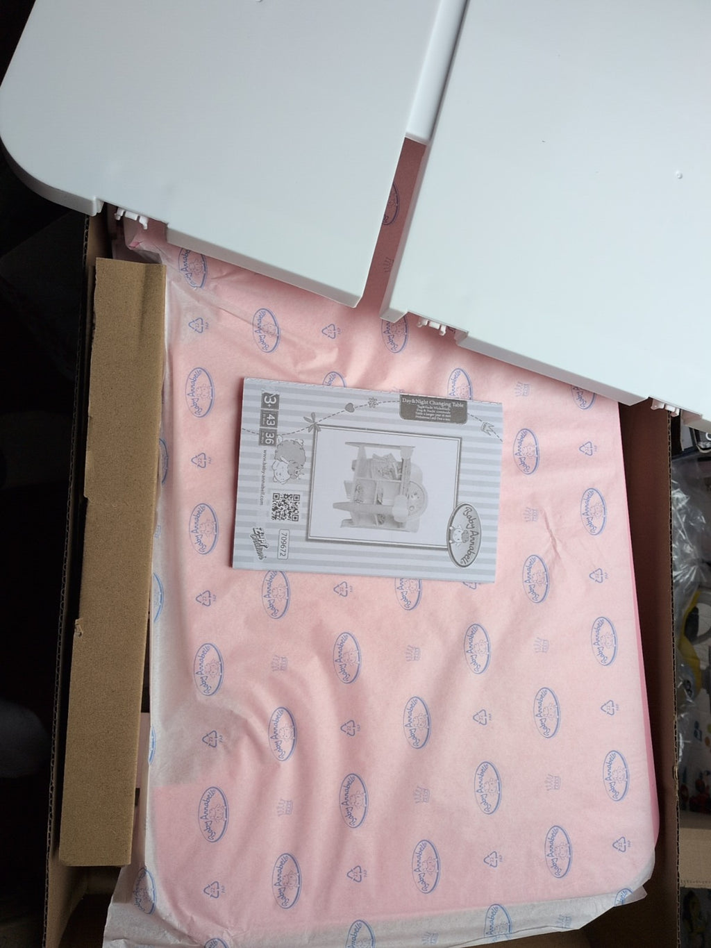 Baby Annabell Wickeltisch und Schrank mit Zubehör