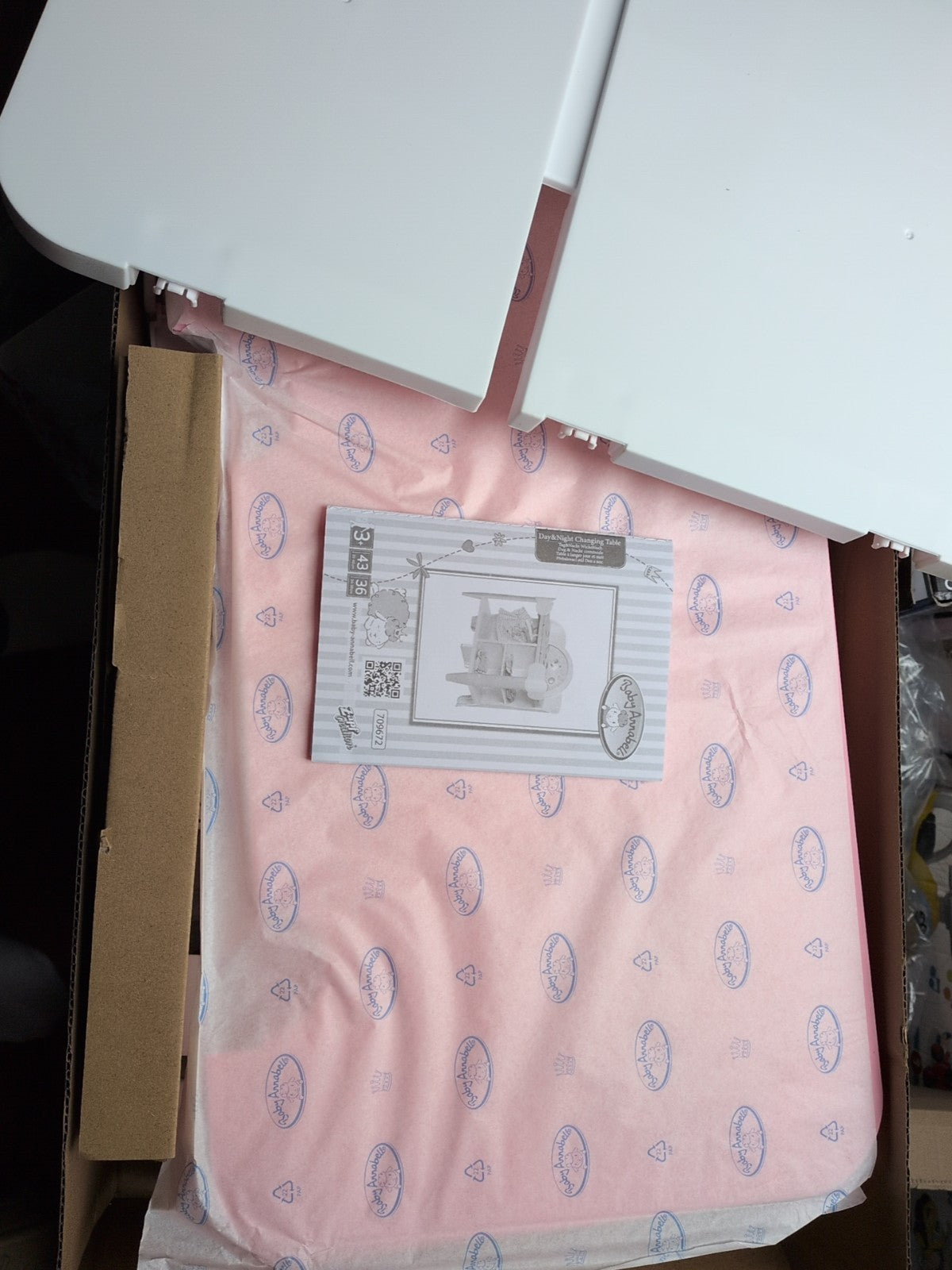 Baby Annabell Wickeltisch und Schrank mit Zubehör
